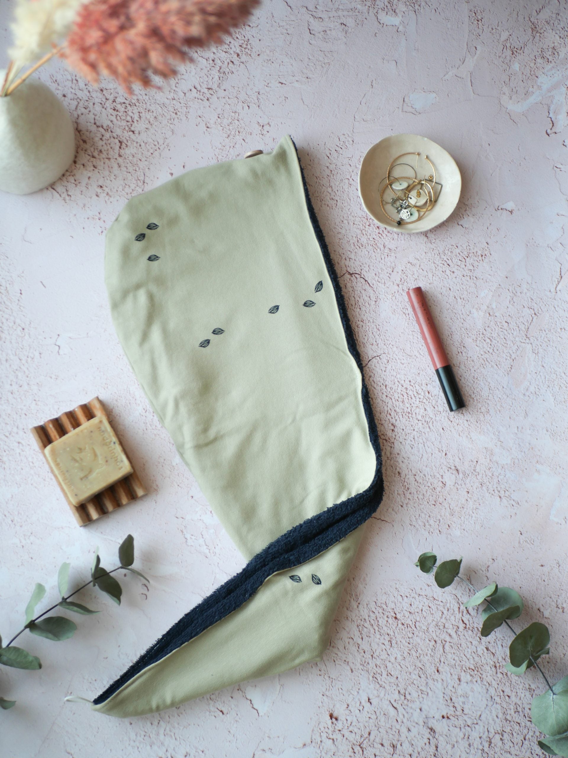 Reversible hair towel