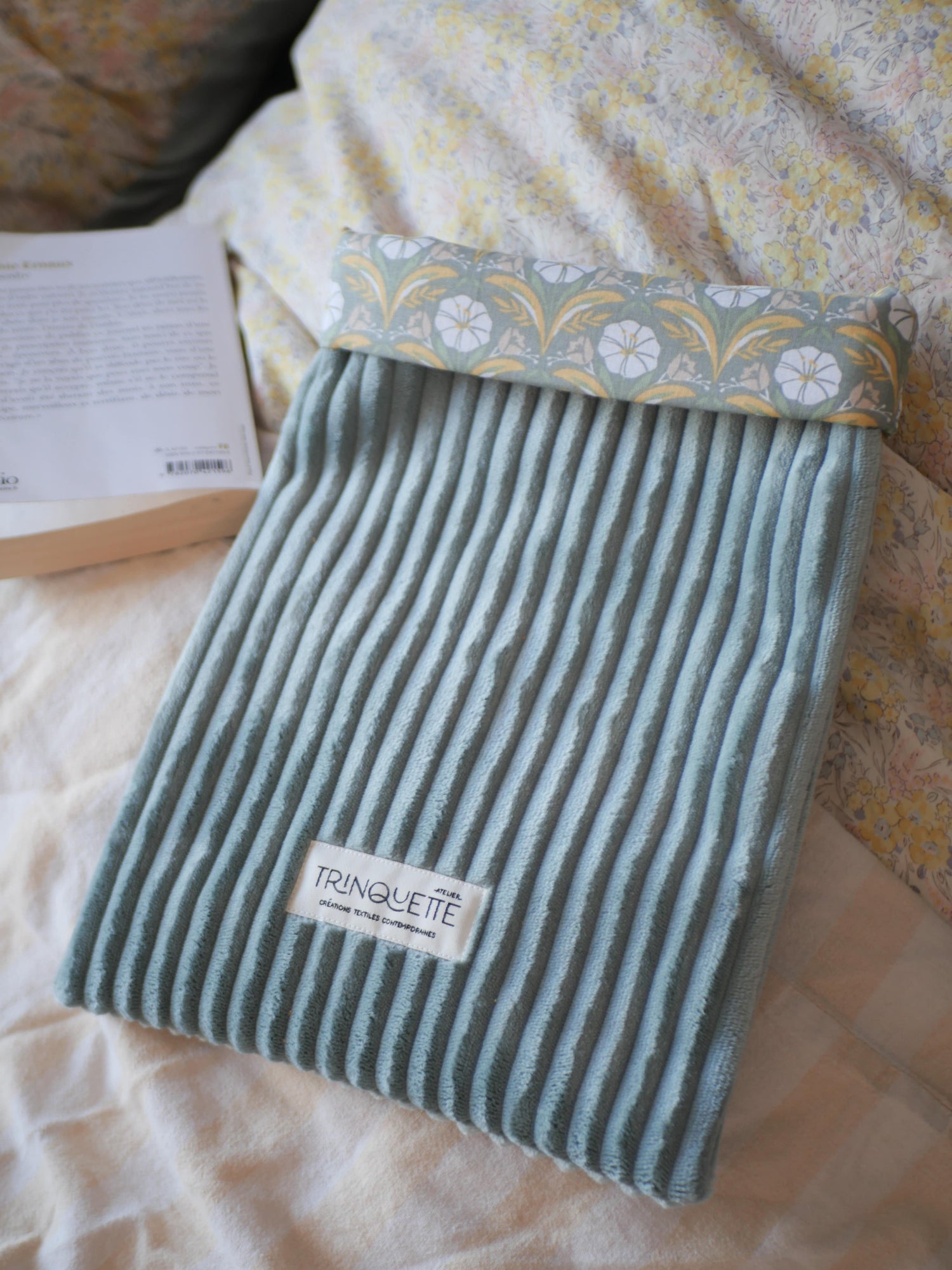LARGE FORMAT book pouch