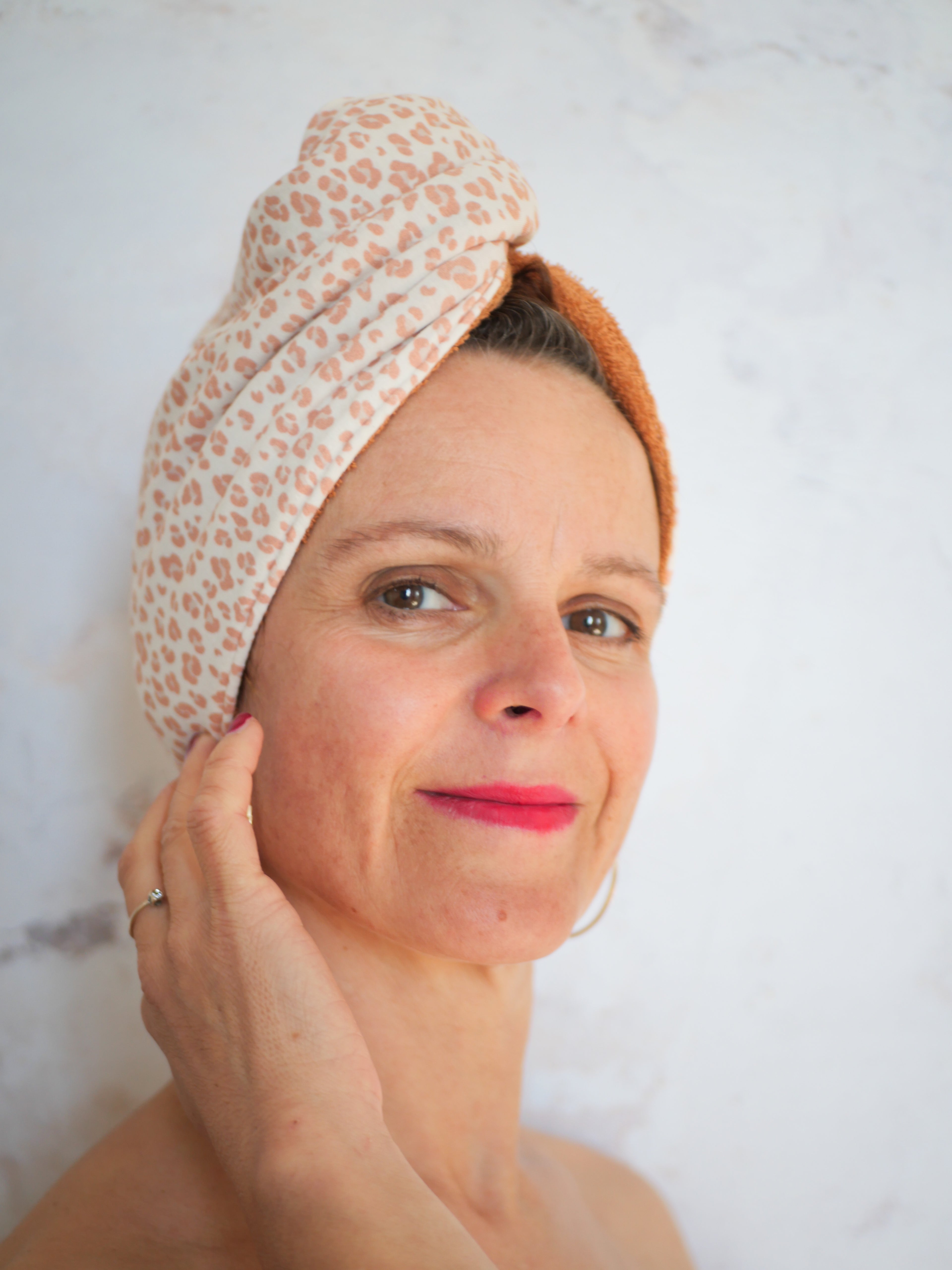 Reversible hair towel