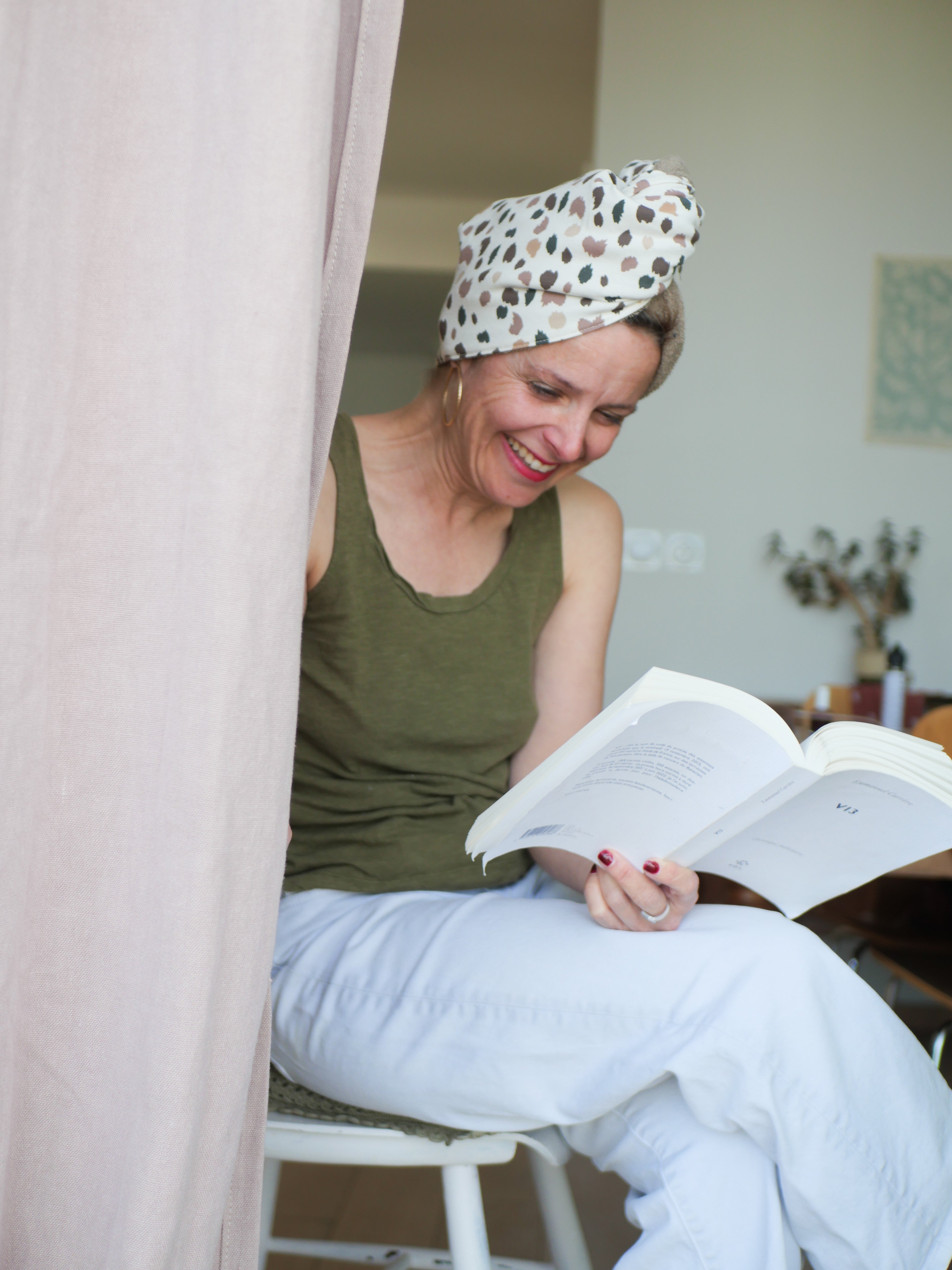 Reversible hair towel